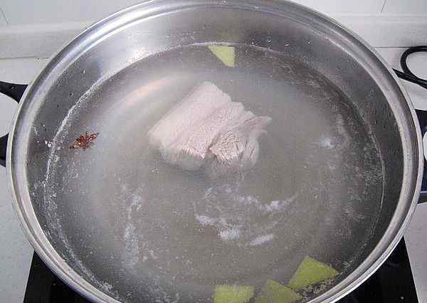 包菜回锅肉 卷心菜回锅肉的做法：这样做口感绝佳，好吃不腻！
