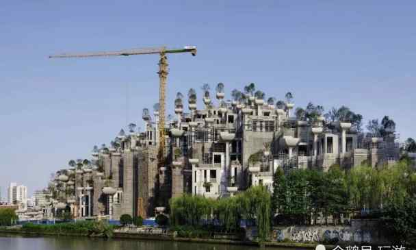 千棵树 上海再现新地标！“一千棵树”打造空中花园，网友：看着像墓地！