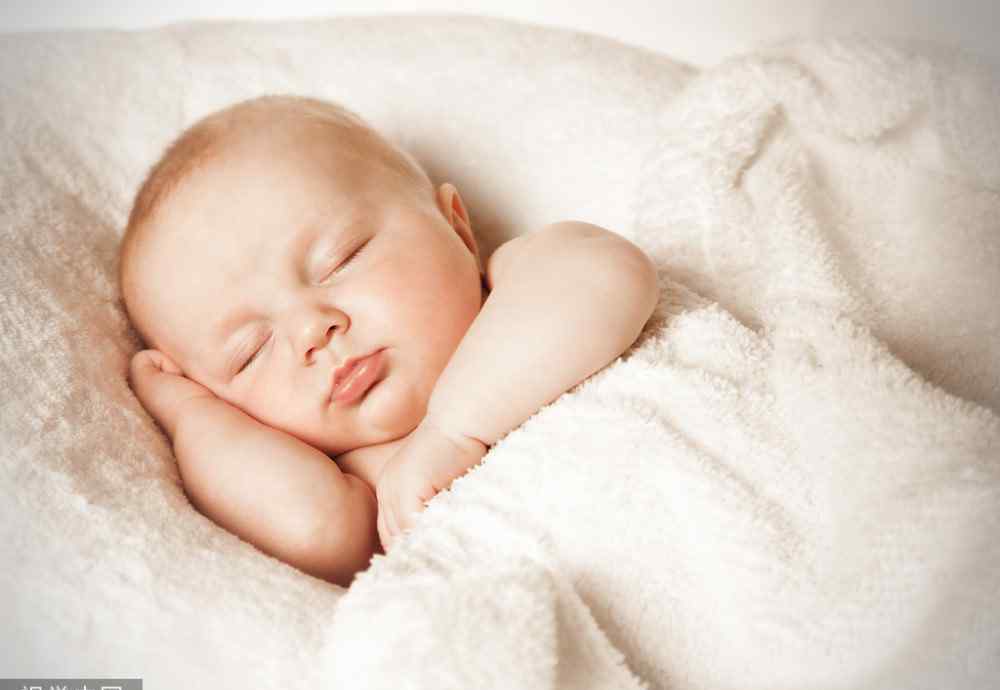 宝宝白天正常晚上鼻塞 宝宝睡觉鼻子不通气小妙招，宝宝为什么晚上鼻子不通白天没事