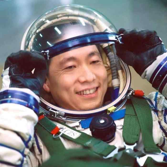 航天英雄有哪些 我们的航天英雄杨利伟又有新职务了，致敬英雄！