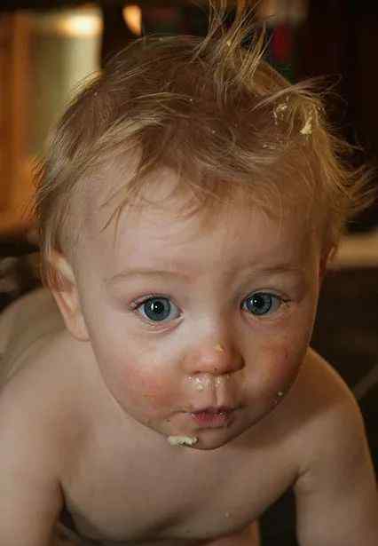 婴儿黄疸指数正常值 10个宝宝9个黄，新生儿黄疸正常数值是多少？