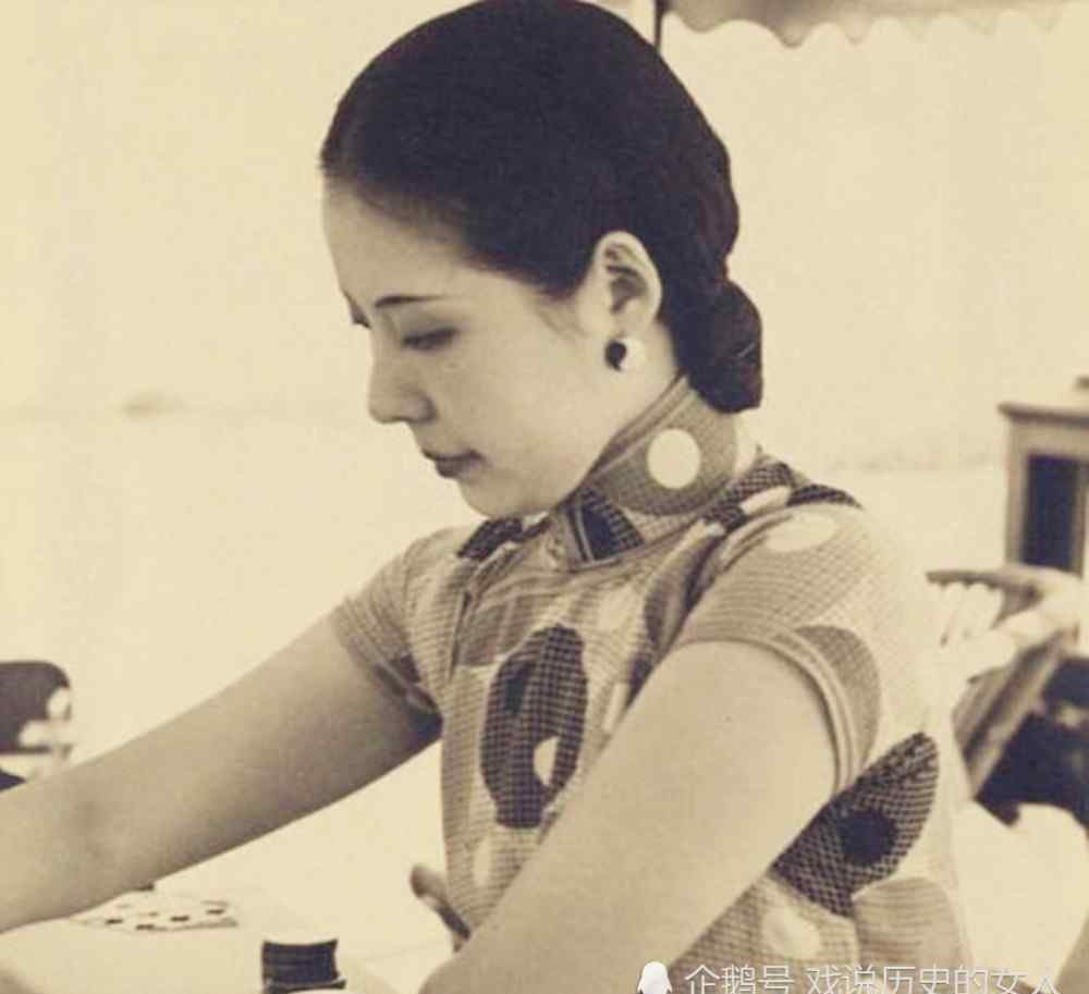 歧途佳人 她被称为中国的“乱世佳人” 29岁曾超越张爱玲 43岁却成看大门的
