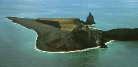 黑色泡沫 海底火山发出“咕噜声”，涌出大量黑色泡沫，科学家感到担忧