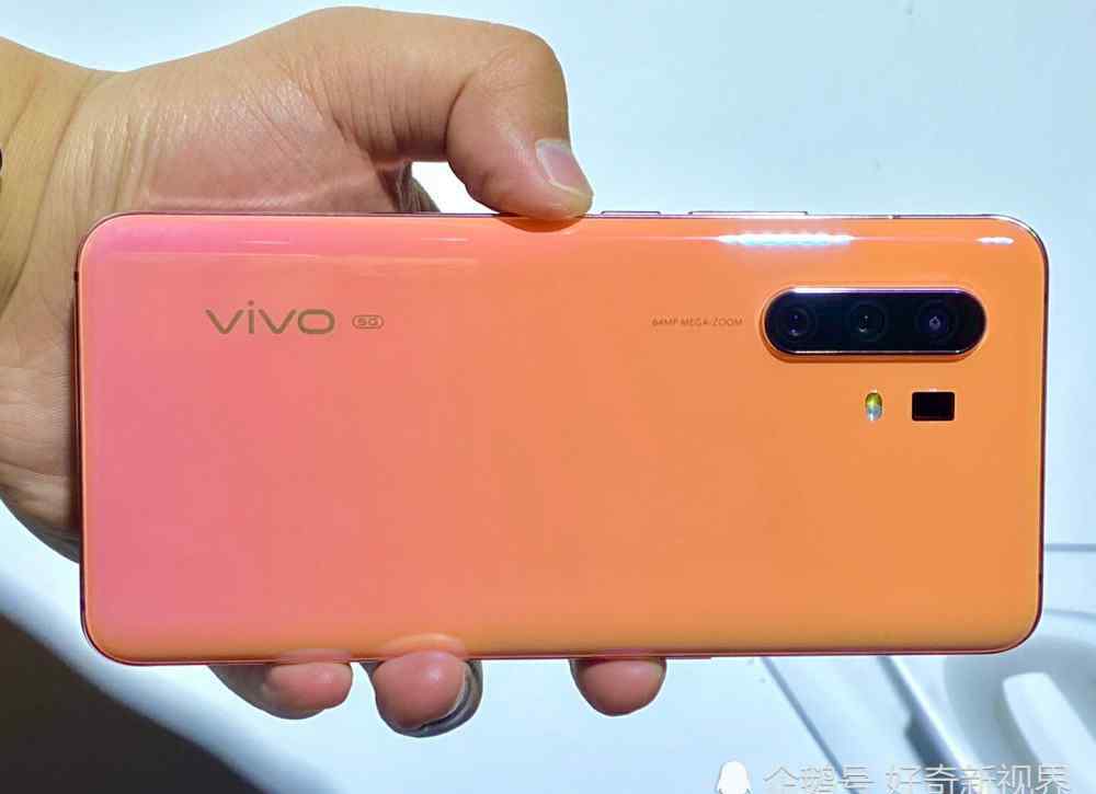 挖孔屏 感受下全球屏内挖孔最小的手机？vivo x30告诉你，挖孔屏也可以很美