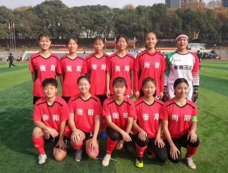 胡一飞 衡阳市女足联队勇夺省足协杯
青少年足球锦标赛第四名