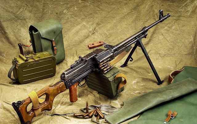 80式通用机枪 物美价廉的80式通用机枪，仿制于苏俄PKM机枪，受到很多国家青睐