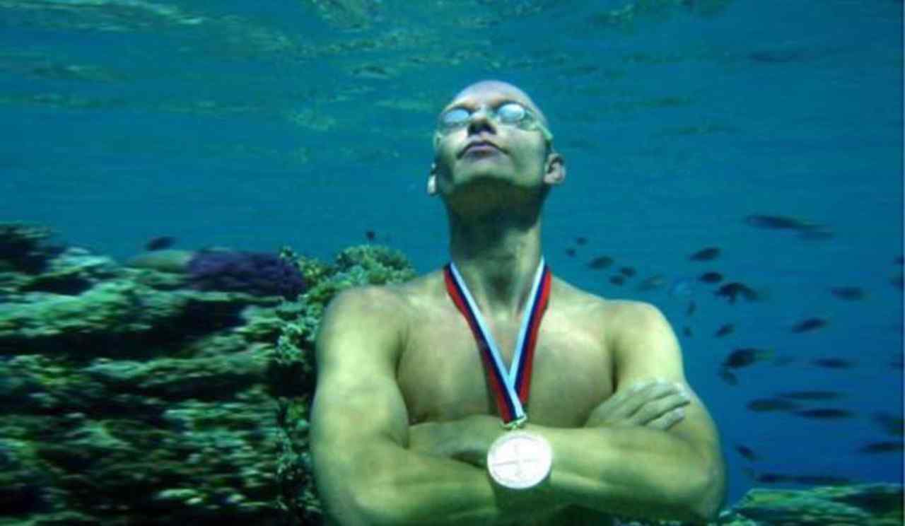 憋气世界纪录40分钟 水下憋气世界纪录，普通人都死5回了，有多久