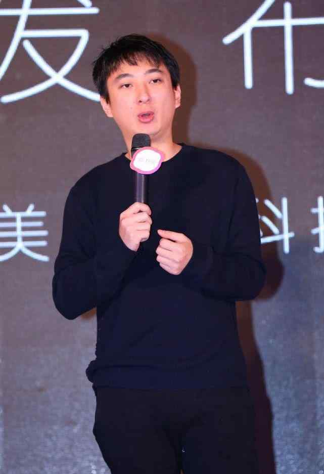 万达王健林的儿子 王健林曾风光坐迈巴赫出行，今儿子成被执行人，身家缩水682亿