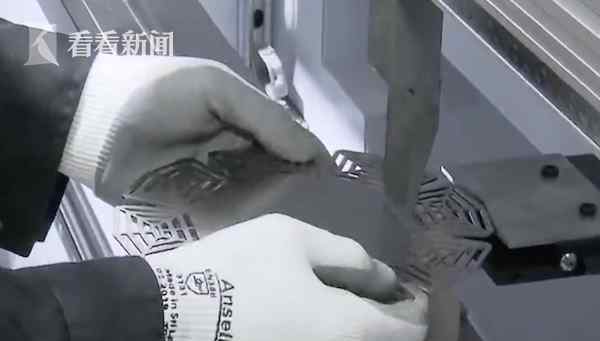 薄板激光切割机 全球首发新款智能薄板激光切割机 Knews记者现场体验“私人订制”