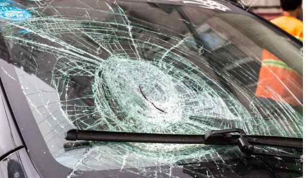 汽车玻璃险 汽车玻璃险为什么值得购买？日常车窗的养护！