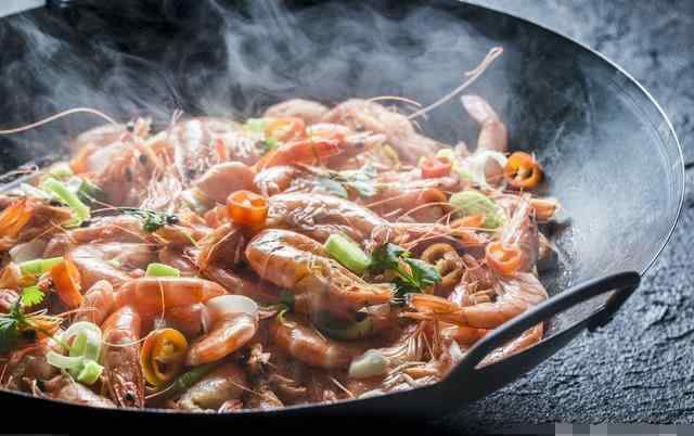 虾仁煮多久能熟 鲜虾在沸水中煮几分钟能熟？煮几分钟比较好？这些可以帮到你