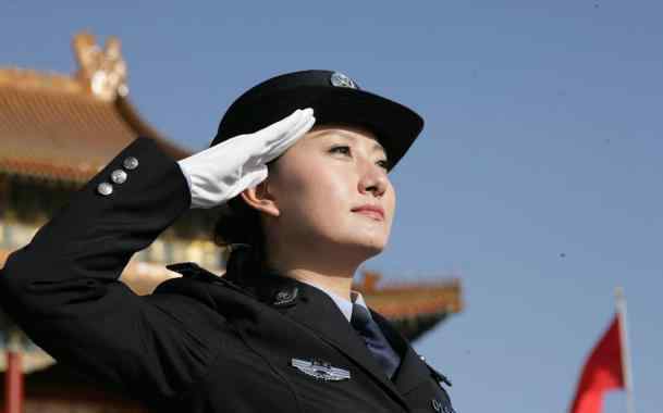 警察肩章级别图解 什么级别警察可以穿白警服？警察制服颜色有过哪些变更