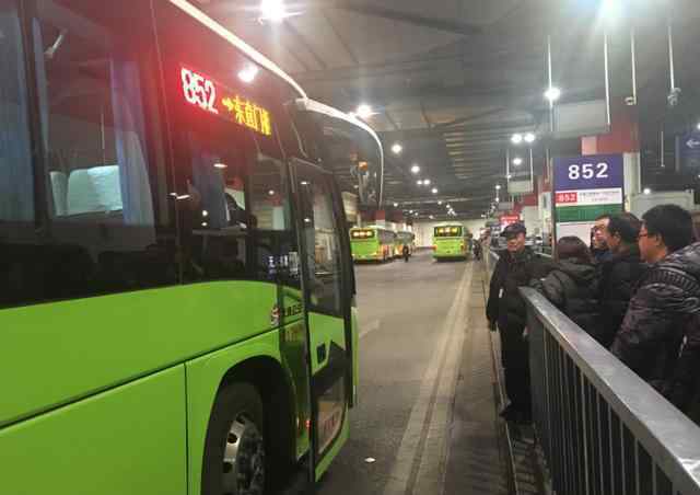 北京80路 北京近80条公交线路延长营业时间，上班族回家不再难