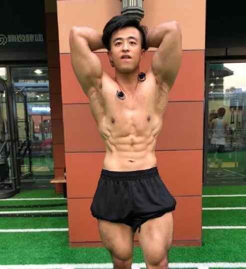 学霸肌肉男 小鲜肉学霸健身后变身肌肉猛男，优秀！