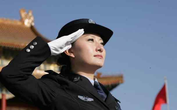 中国警服 什么级别警察可以穿白警服？警察制服颜色有过哪些变更