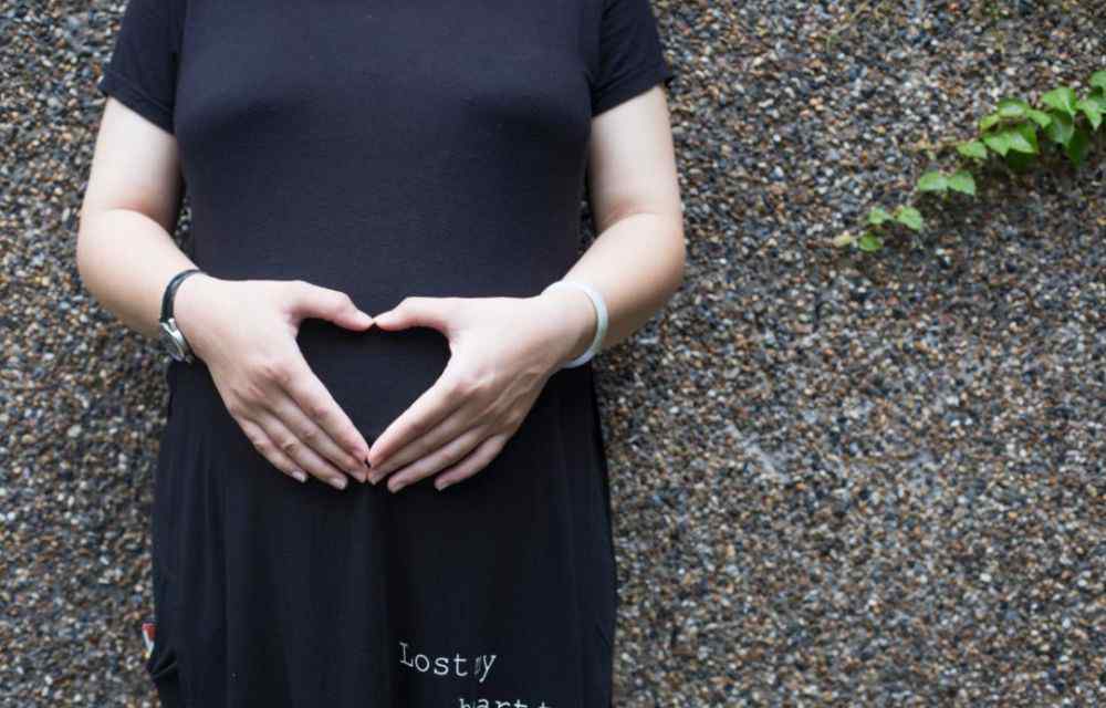 月经期竟然怀孕了 女子怀孕8月浑然不知，结果医院一查惊呆：宫颈癌……