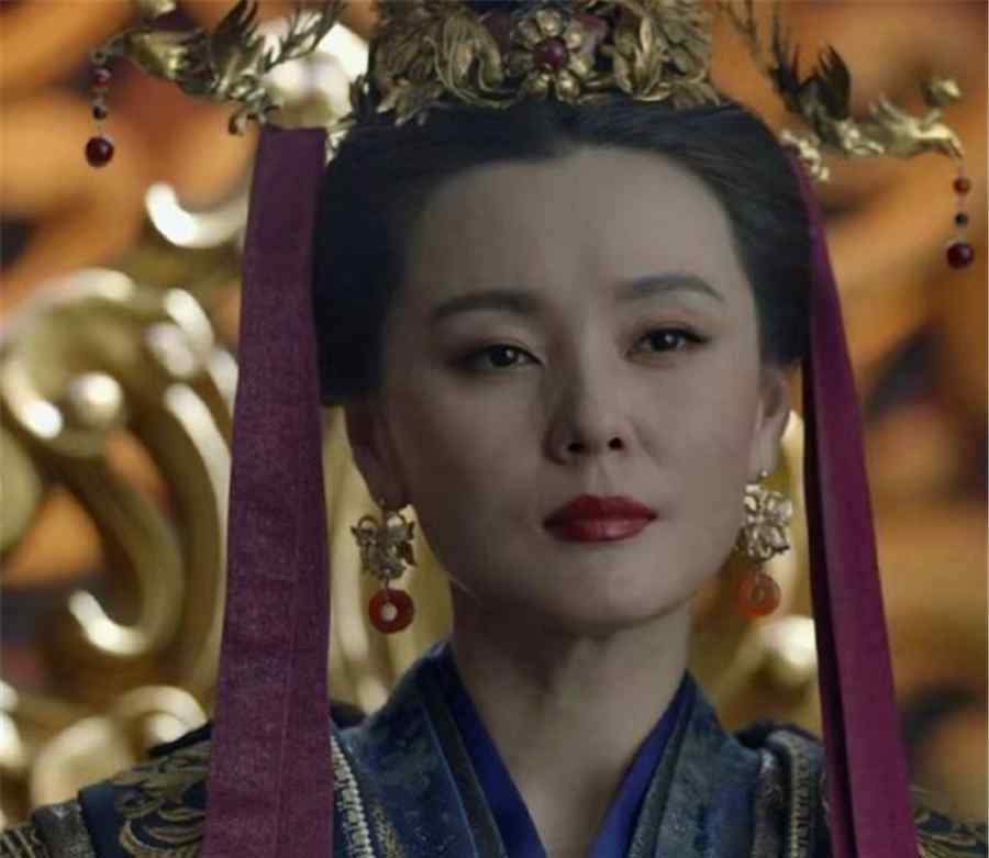 北齐太后 怪不得看《庆余年》的北齐太后很眼熟，当她脱下古装后，这不是韩商言后妈吗