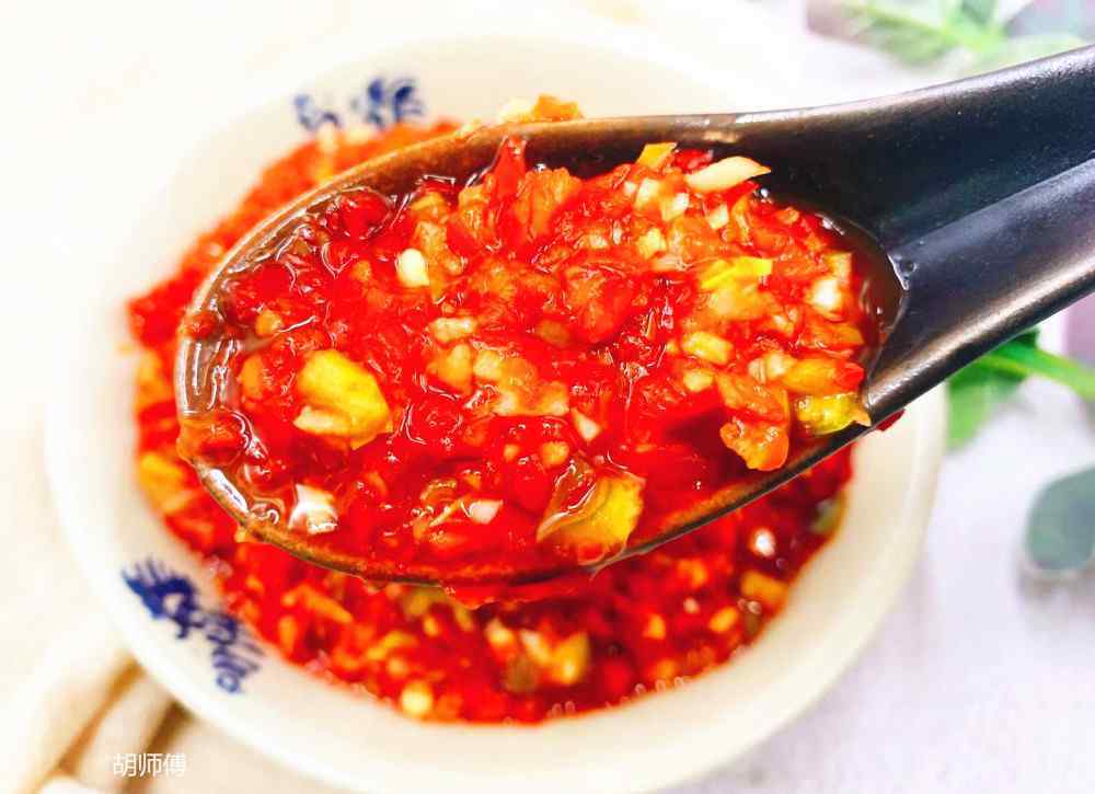 剁椒酱的做法 川菜师傅教您正宗剁椒酱的做法，比例配方都告诉您，做1次能吃3年