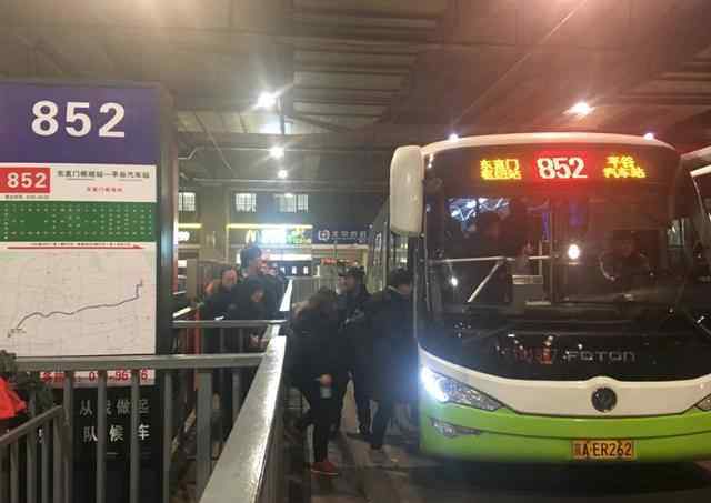 北京80路 北京近80条公交线路延长营业时间，上班族回家不再难
