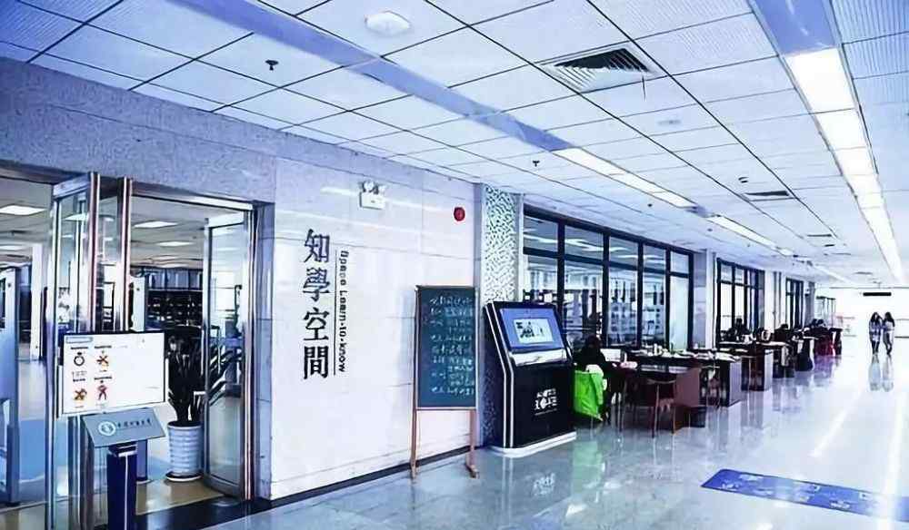 中国矿业大学图书馆 徐州城南惊现高科技图书馆！机器人引路、VR体验……