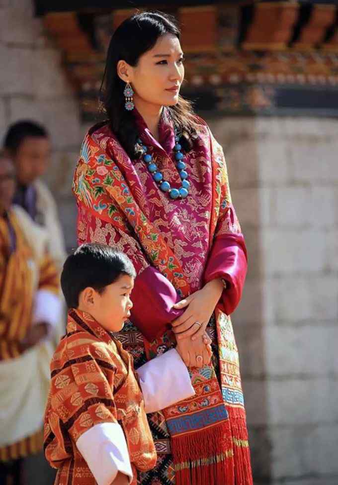 旺楚克国王 29岁不丹王后不食人间烟火，怀二胎还这么高冷，与帅气国王零互动