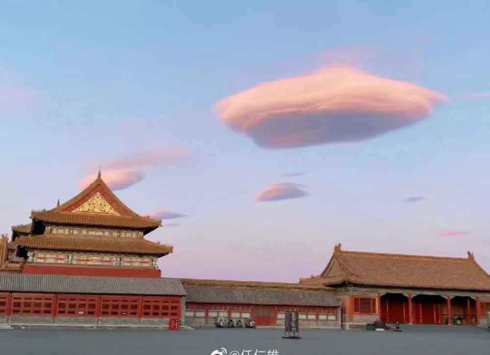 北京ufo 罕见！北京上空惊现“飞碟云”，太意外太美丽