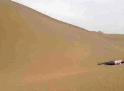 驴友在线 新疆发现驴友干尸图，新疆女驴友暴死沙漠