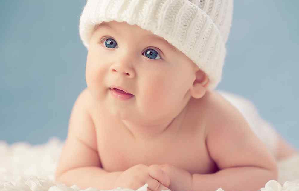 新生儿梦笑与智商 新生儿有这5种表现，说明是天生的高智商，妈妈细心观察