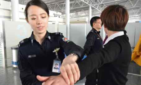 机场地勤工资一般多少 上海机场安检员工资多少钱一个月？机场安检员是什么专业的