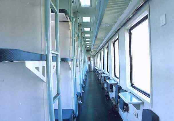 火车硬座图片 k火车硬卧铺车厢图，k火车硬卧可以充电