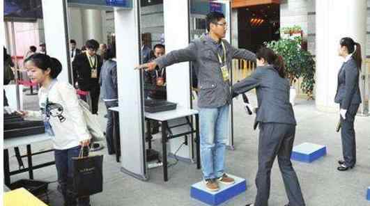 机场安检员工资待遇 上海机场安检员工资多少钱一个月？机场安检员是什么专业的