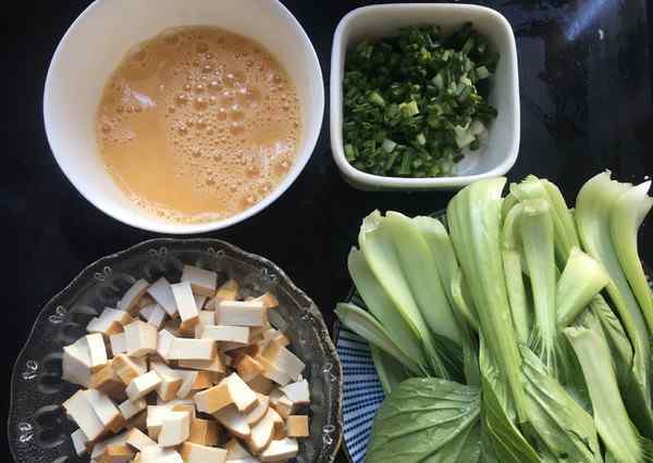 蔬菜饺子皮的做法 青菜香干花饺的做法：快过年了，教你一种新的饺子馅做法！
