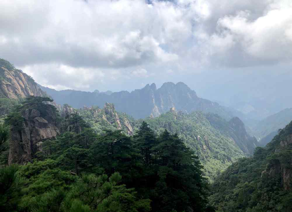 中国十大风景名胜 中国十大风景名胜，唯一的山岳风光，天下第一奇山