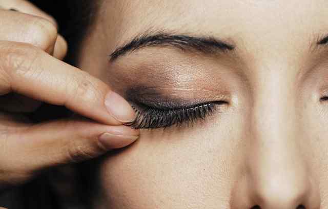 眼袋浮肿是什么原因 起床眼袋浮肿什么原因 应该怎么办