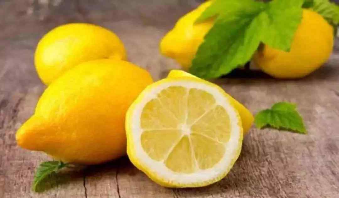 柠檬泡酒的功效与作用 告诉大家柠檬酒的做法及功效作用