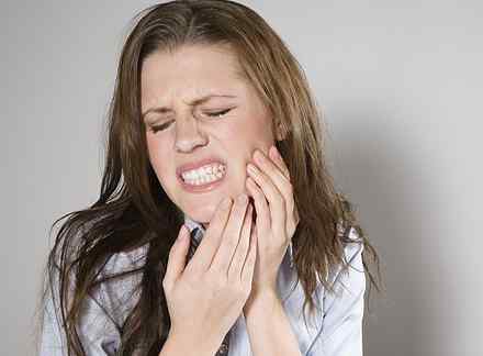 牙齿空了洞疼痛怎么办 牙齿烂了个洞而且痛怎么办