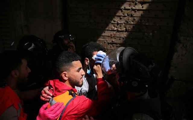 巴以在耶路撒冷圣殿山爆发冲突 目前已致200余人受伤 目前是什么情况？
