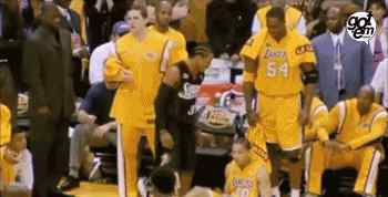 01年nba总决赛 为什么艾弗森在2001年NBA总决赛的第一场表现会被如此神话？