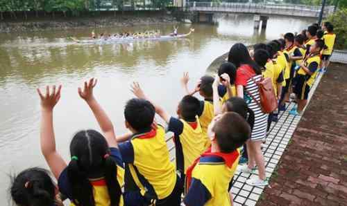 龙舟重回惠州校园:学生体验龙舟拔河感受团结精
