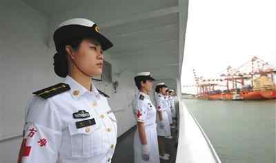 中国海军＂和平方舟＂医院船首次停靠斯里兰卡