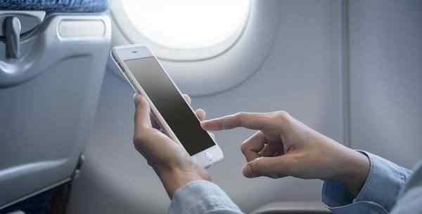 旅客飞机上玩手机被拘留 手机对飞机飞行有多大