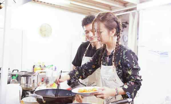 赵薇《中餐厅》 聊教育理念 可爱有原则获赞