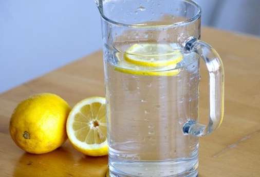 柠檬干泡水的功效与作用 柠檬干泡水的正确泡法 柠檬干泡水的效果