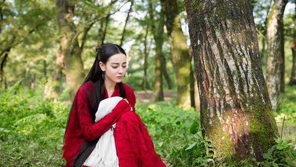 日月传奇 《烈火如歌》迪丽热巴诠释少女进阶史 不怕受伤勇敢挑战打戏