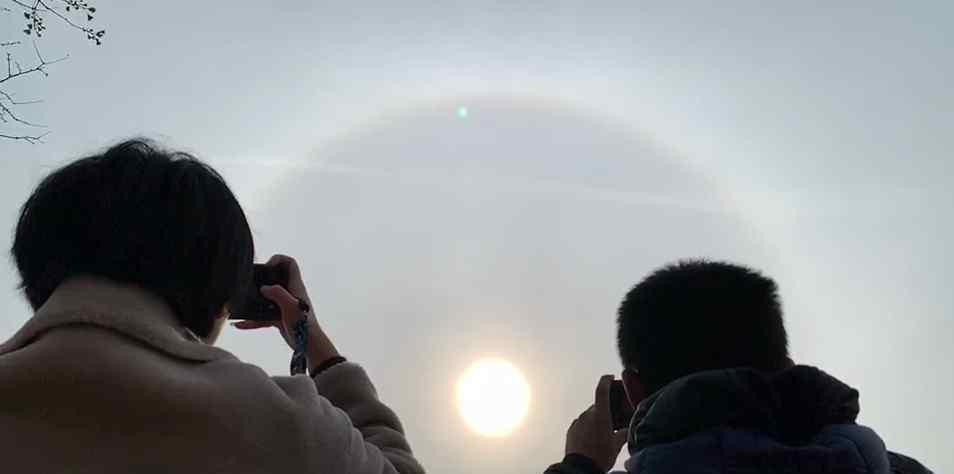 日晕 北京出现日晕景观, 日晕景观形成的原因及日晕是什么呢？