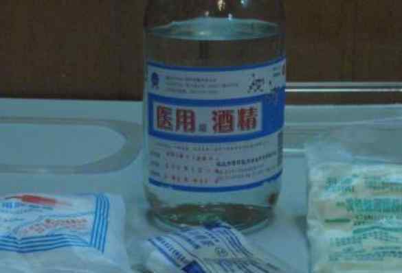 酒精可以用塑料瓶装吗 医用酒精能用塑料瓶装吗，酒精存放在家里什么地方更安全