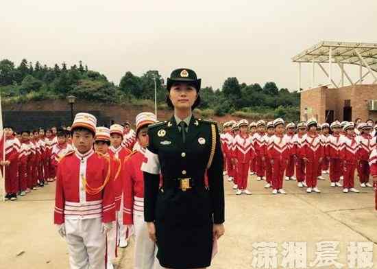 刘依依 湘籍女兵回母校分享9·3大阅兵受阅感受