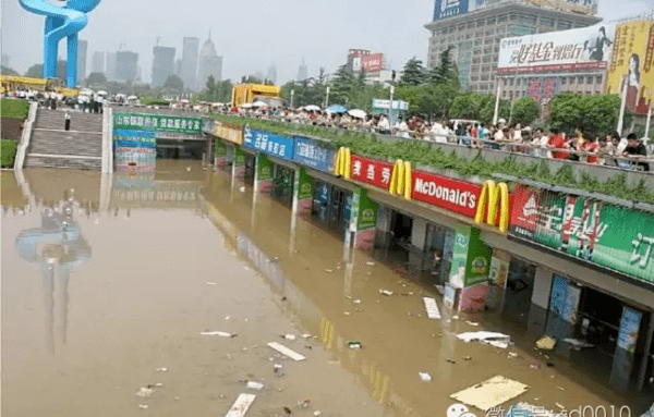 你还记得那年的718事件吗？济南今天有狂风暴雨，你们都3点下班吗？