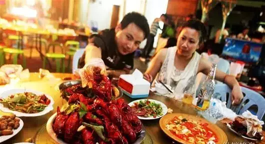 舌尖上的襄阳：宜城大虾VS潜江大虾，哪个更好吃？