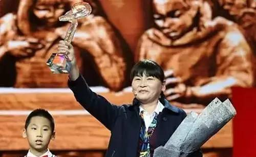 2016感动中国十大人物事迹及颁奖词